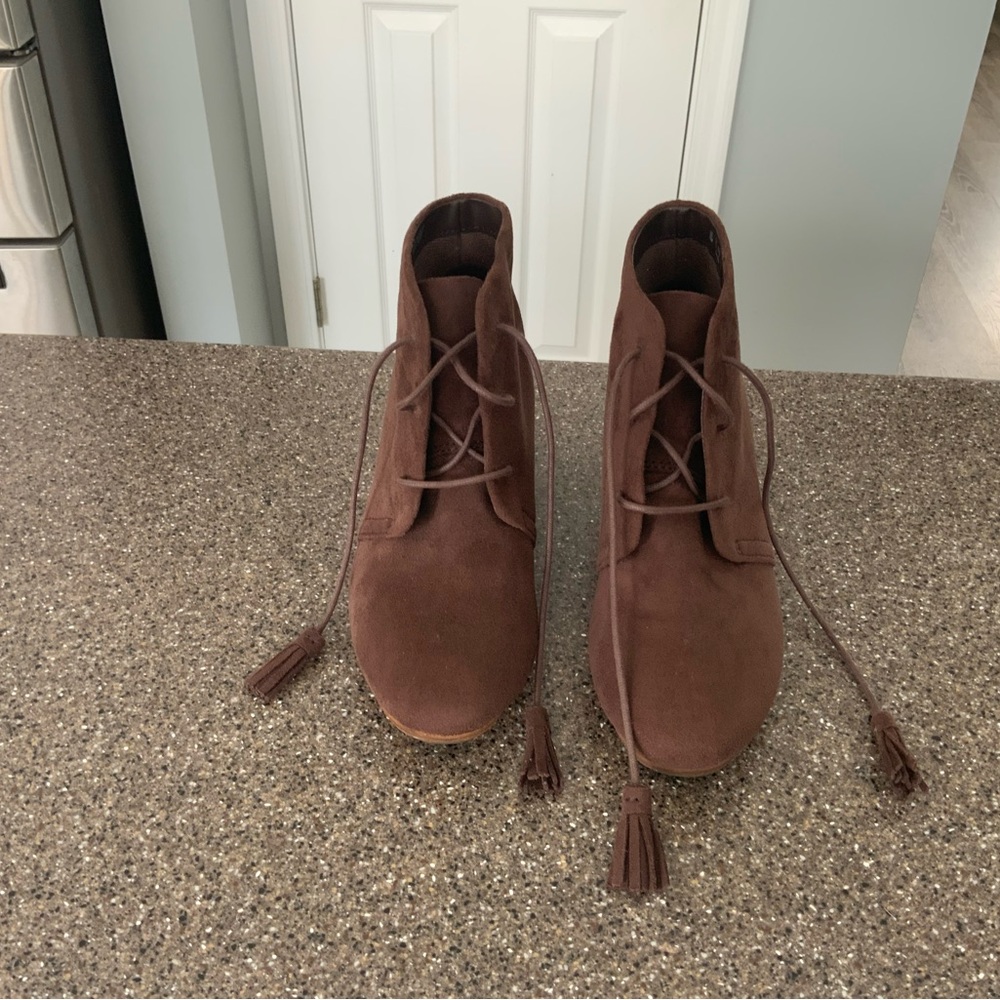 Womens Dr. Scholl’s Brown Suede Boots. Size 7. Worn once.